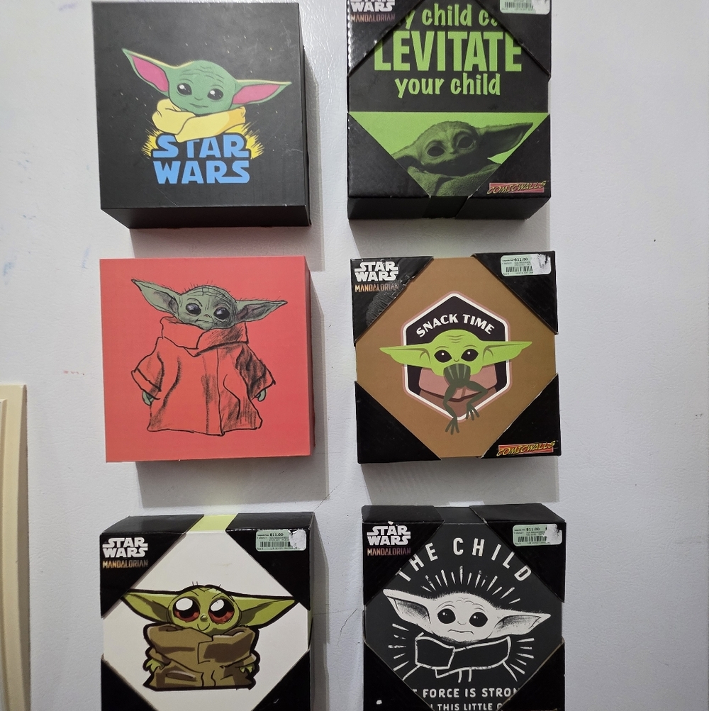 Star Wars Mandalorian Wall Decor Set - Green, Red, Black